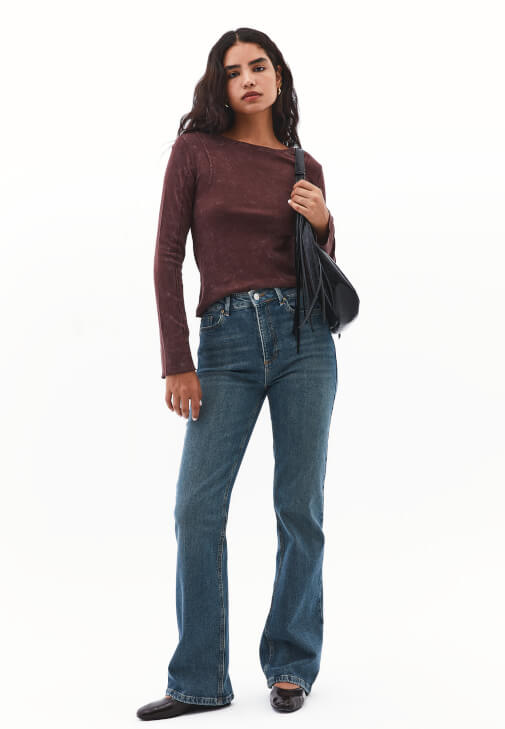 Yıkamalı Tişört ve Bootcut Pantolon Kombini