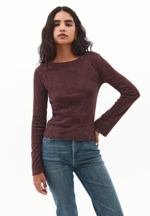 Yıkamalı Tişört ve Bootcut Pantolon Kombini