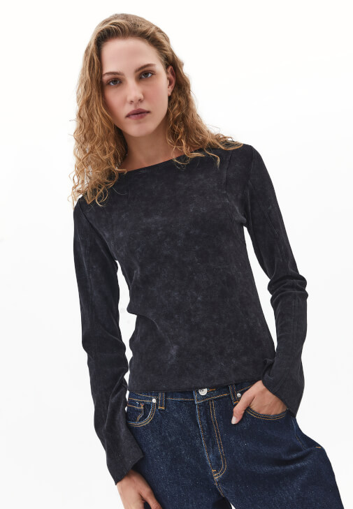 Siyah Yıkamalı Bot Yaka Tişört