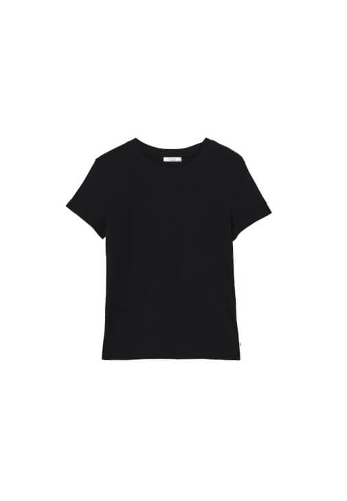 Pamuklu Tişört ve Dar Paça Pantolon Kombini