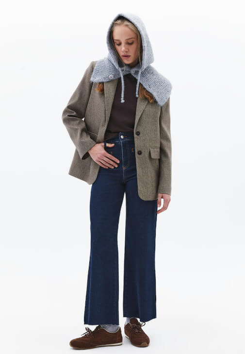  Sıfır Yaka Tişört ve Yün Karışımlı Ceket Kombini