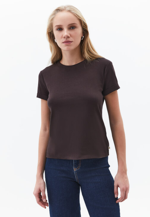 Sıfır Yaka Tişört ve Yün Karışımlı Ceket Kombini