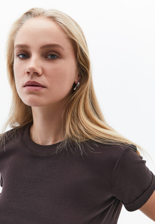 Sıfır Yaka Tişört ve Yün Karışımlı Ceket Kombini