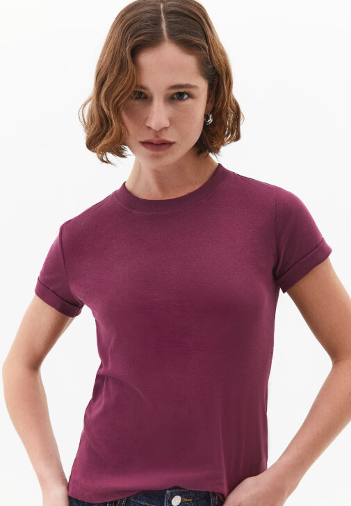 Pamuklu Tişört ve Tencel Şort Kombini