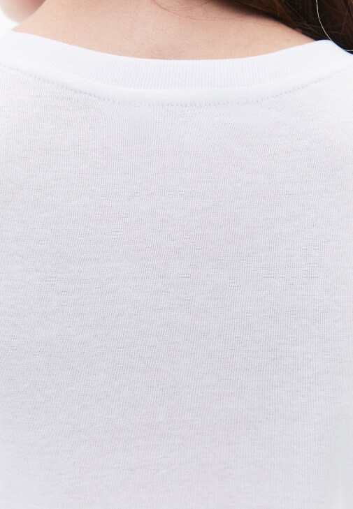 Sıfır Yaka Pamuklu Tişört ve Denim Pantolon Kombini