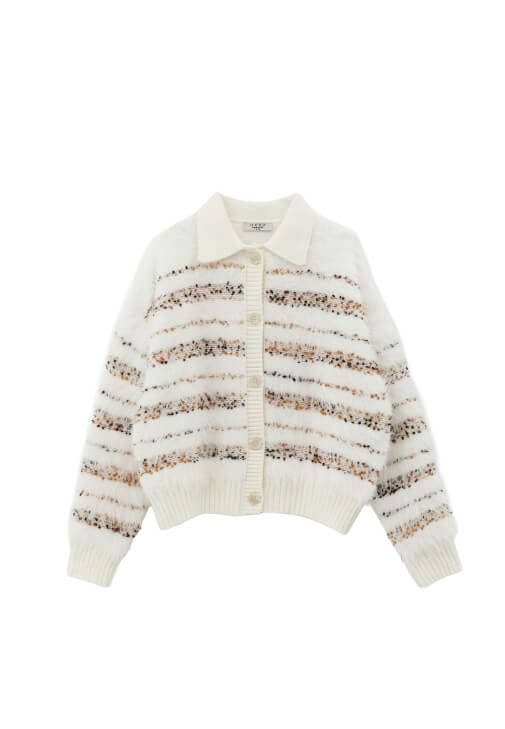 Düğmeli Hırka ve Kadife Pantolon Kombini