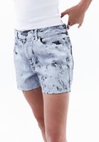 Denim Şort ve Pamuklu Atlet Kombini