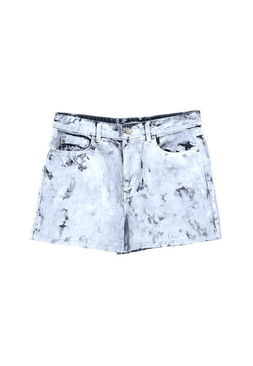 Denim Şort ve Pamuklu Atlet Kombini