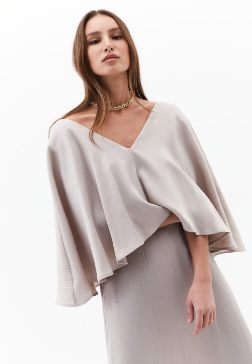 Uzun Saten Elbise ve Topuklu Terlik Kombini