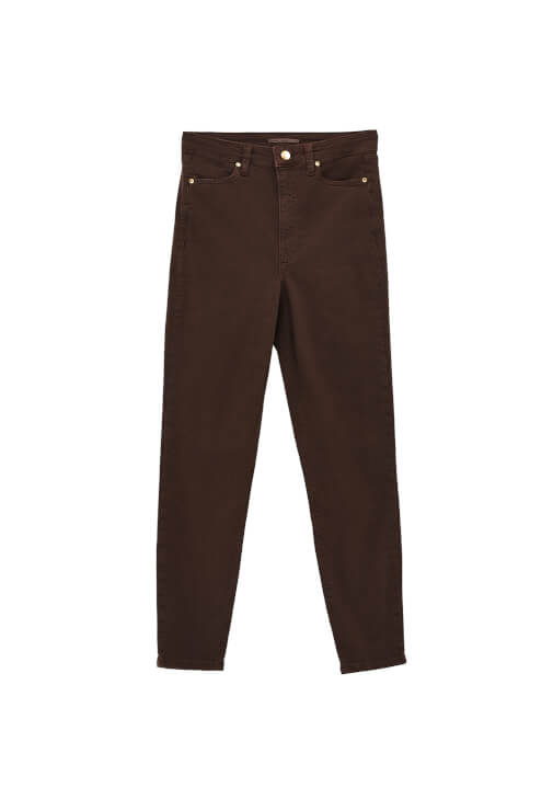 Skinny-Fit Pantolon ve Düğmeli Tişört Kombini