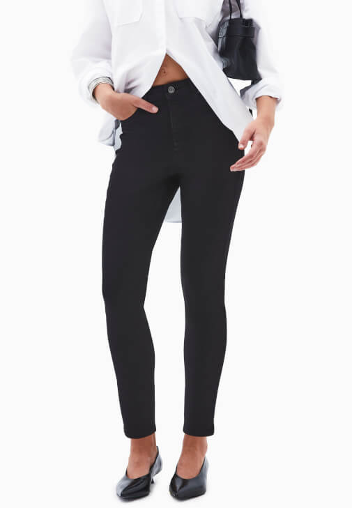 Skinny-Fit Pantolon ve U Yaka Atlet Kombini