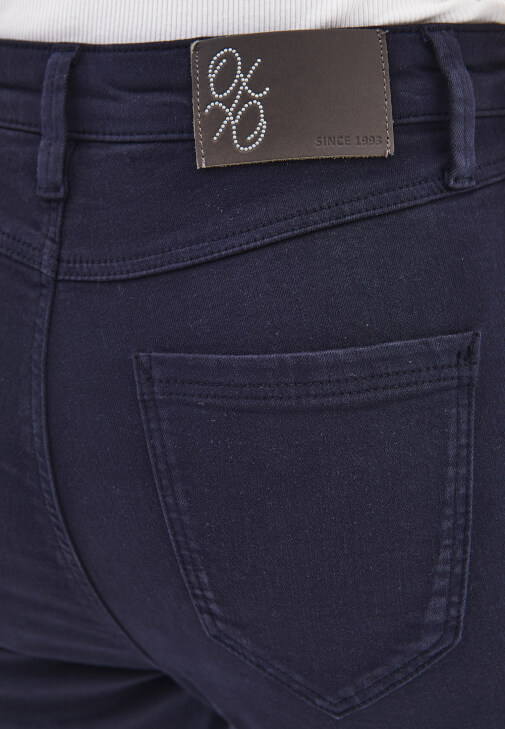 Skinny-Fit Pantolon ve Atlet Kombini