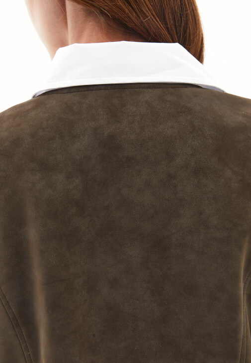 Süet Yelek ve Bootcut Denim Kombini