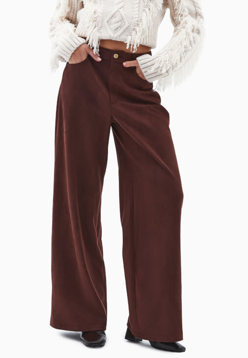 Süet Pantolon ve Triko Kazak Kombini