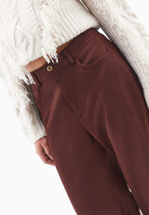 Süet Pantolon ve Triko Kazak Kombini