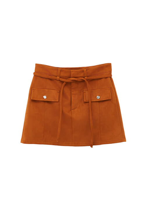 Süet Mini Etek ve Örgülü Kazak Kombini