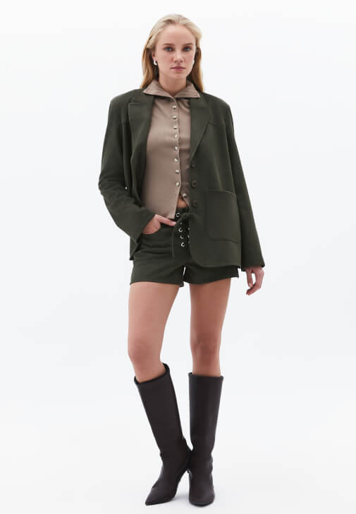 Haki Bağcık Detaylı Süet Şort