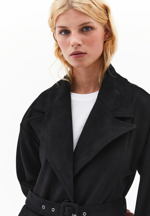 Süet Trençkot ve Wide-Leg Denim Kombini