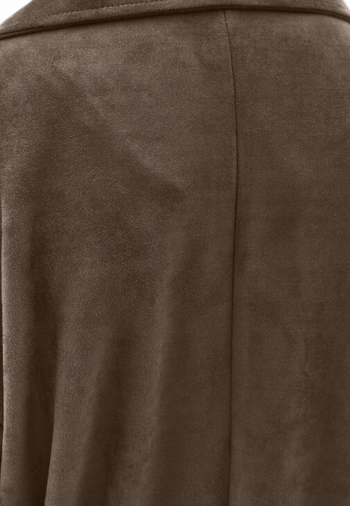 Kemerli Süet Trençkot ve Denim Kombini