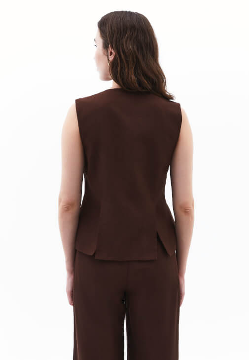 Düğmeli Yelek ve Keten Pantolon Kombini