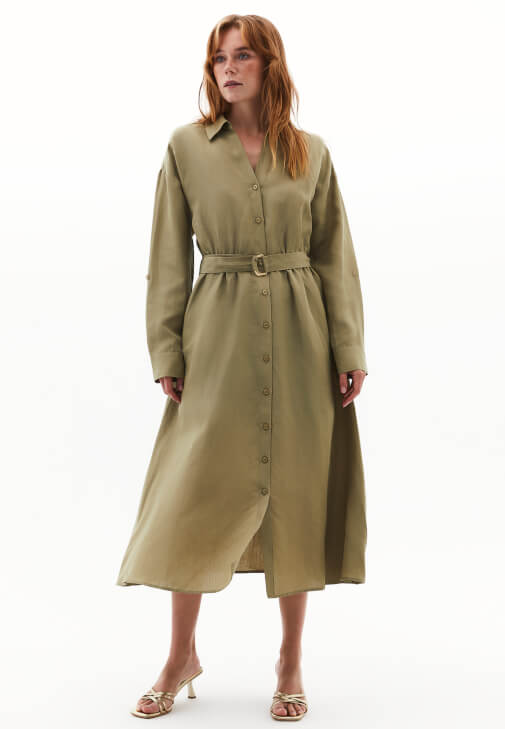 Keten Karışımlı Elbise ve Denim Kombini