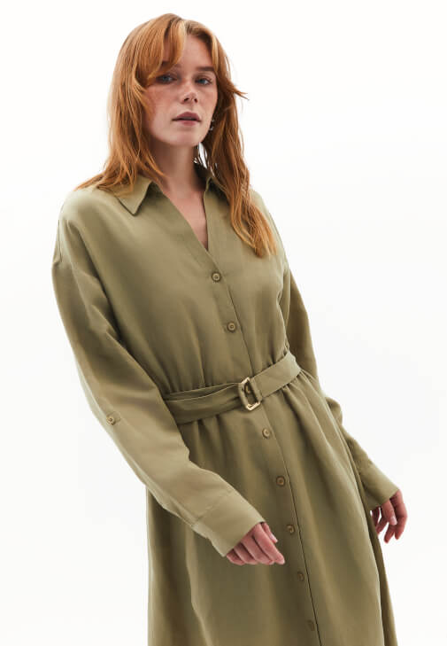 Keten Karışımlı Elbise ve Denim Kombini