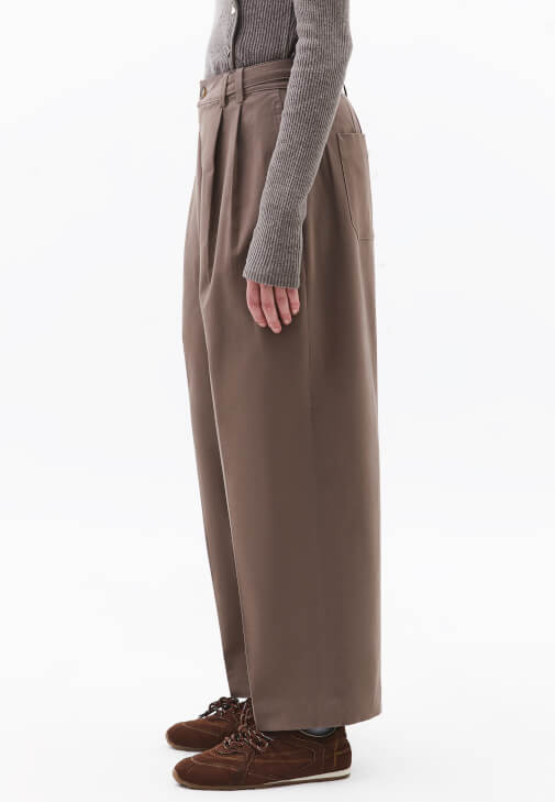 Balon Pantolon ve Yün Karışımlı Kazak Kombini