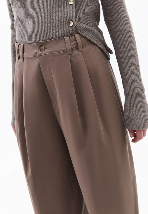 Balon Pantolon ve Yün Karışımlı Kazak Kombini