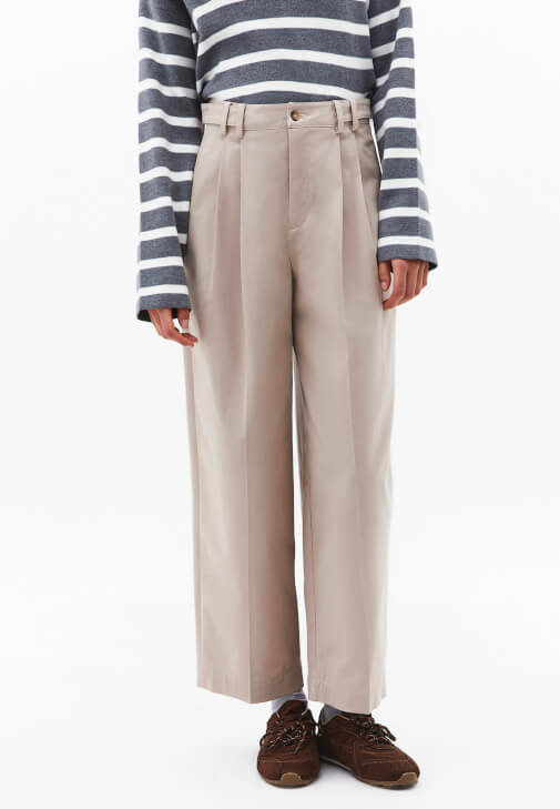 Balon Pantolon ve Jakarlı Kazak Kombini