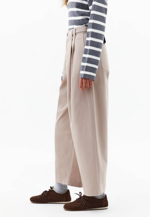 Balon Pantolon ve Jakarlı Kazak Kombini