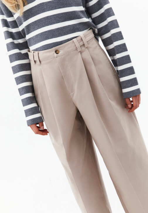 Balon Pantolon ve Jakarlı Kazak Kombini