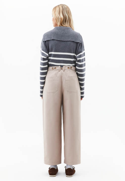 Balon Pantolon ve Jakarlı Kazak Kombini