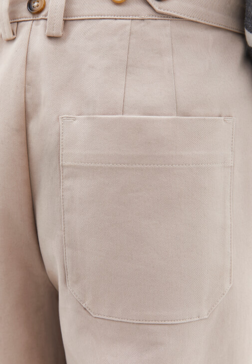 Balon Pantolon ve Jakarlı Kazak Kombini