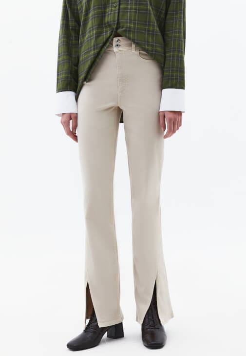 Bootcut Pantolon ve Pamuklu Gömlek Kombini