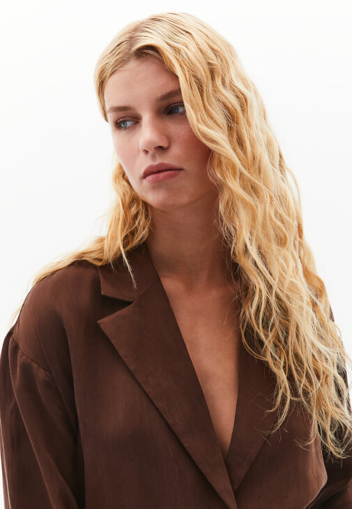 Bağlamalı Ceket ve Tencel Pantolon Kombini