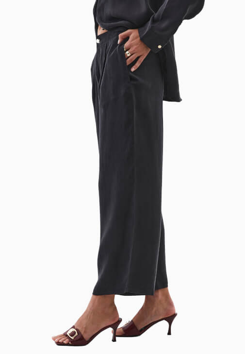 Tencel Pantolon ve Loose-Fit Gömlek Kombini