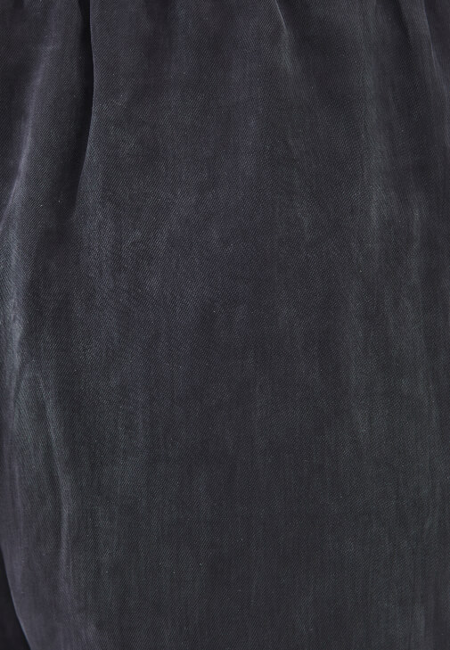 Tencel Pantolon ve Loose-Fit Gömlek Kombini