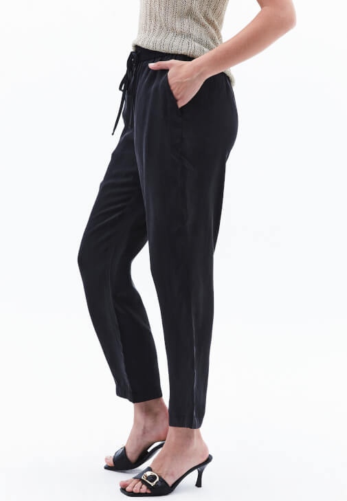 Straight-Fit Pantolon ve Ajurlu Atlet Kombini