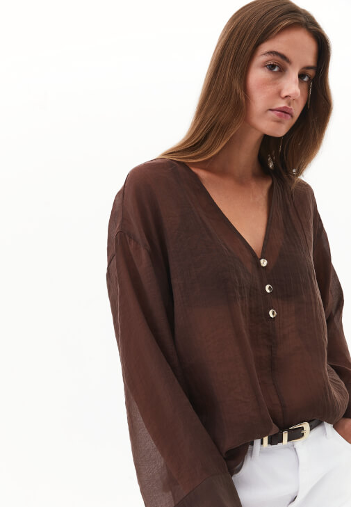 Tül Bluz ve Wide-Leg Denim Kombini