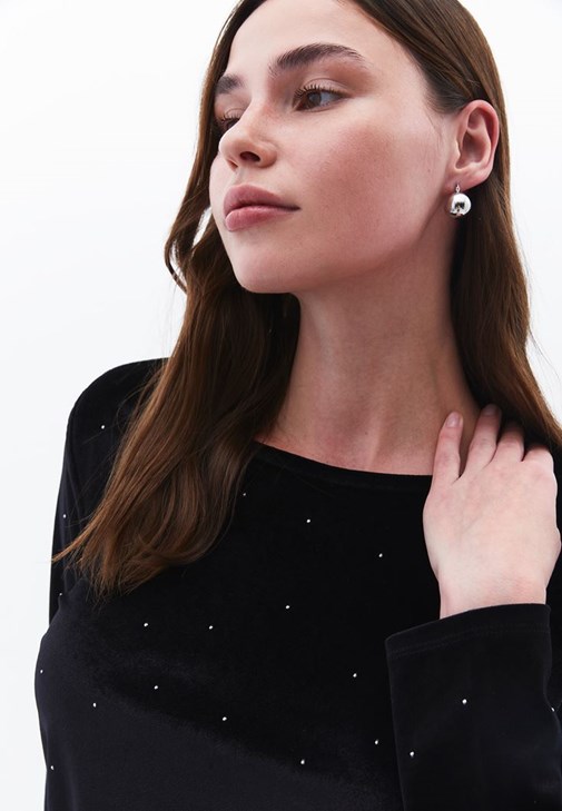 Büzgülü Kadife Elbise ve Ayakkabı Kombini