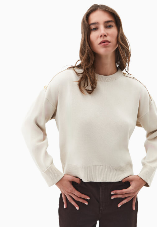 Krem Düğme Detaylı Kazak