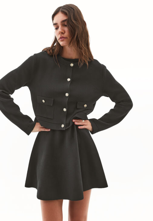 Düğmeli Hırka ve Volanlı Elbise Kombini