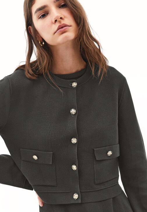 Düğmeli Hırka ve Volanlı Elbise Kombini