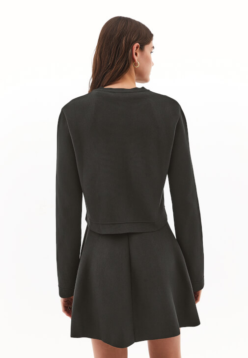 Düğmeli Hırka ve Volanlı Elbise Kombini