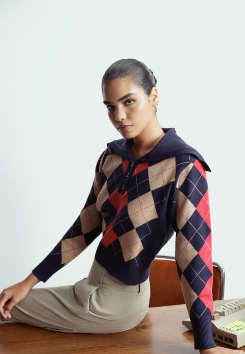 Çok Renkli Düğme Detaylı Jakarlı Kazak