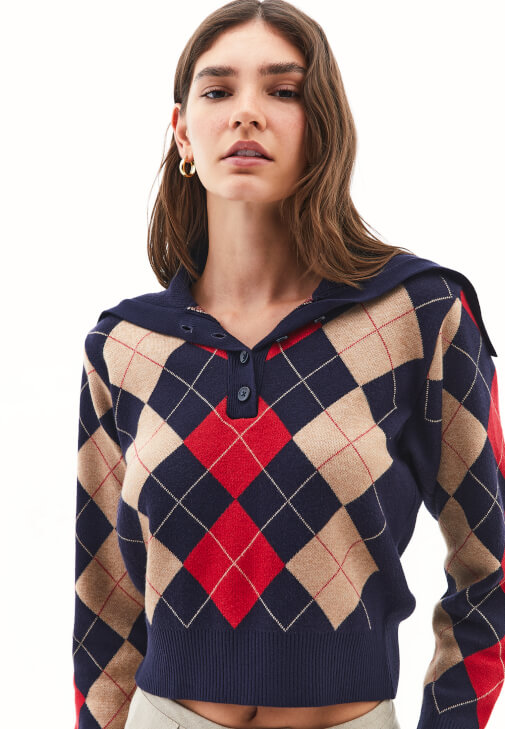 Jakarlı Kazak ve Bol Paça Pantolon Kombini