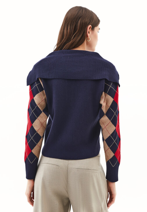 Jakarlı Kazak ve Bol Paça Pantolon Kombini