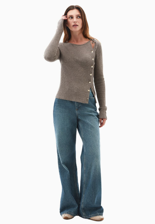  Bağlamalı Bluz ve Wide-Leg Denim Kombini