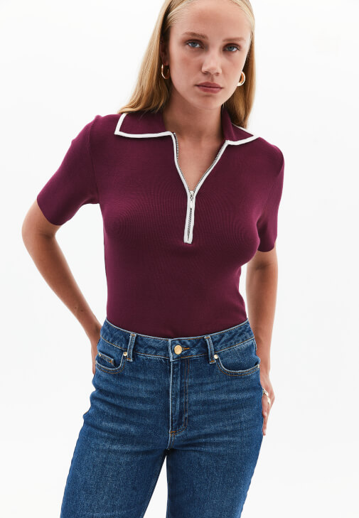 Triko Tişört ve Denim Pantolon Kombini