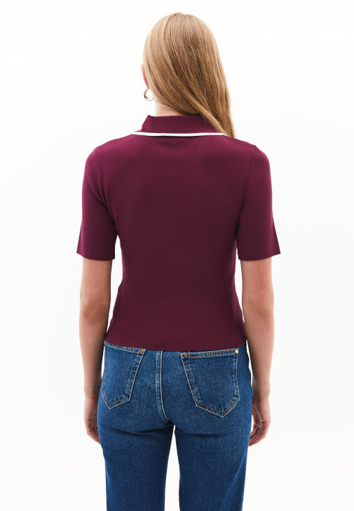 Triko Tişört ve Denim Pantolon Kombini